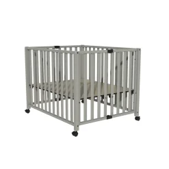 Bebies First Baby Box Met Wieltjes Sarah Met Matras